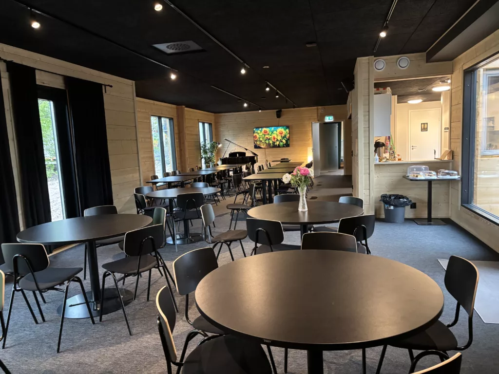 yli 60 hengen juhlatila Oulussa