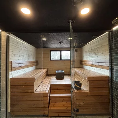 Sahasaaren saunatila Oulussa Sahasaaren saunatila Oulussa – Tulikivi-kiuas, Lapinlauteet ja puistonäkymät Ainolanpuistossa